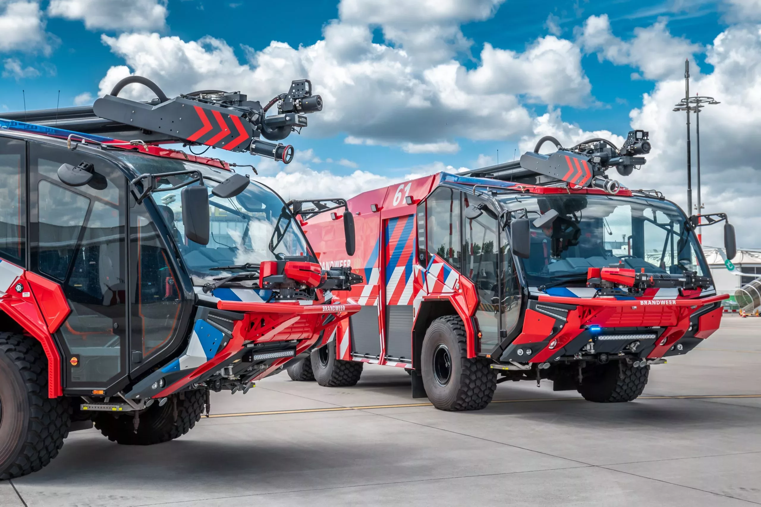 De nieuwe voertuigen van de luchthavenbrandweer Rotterdam The Hague Airport
