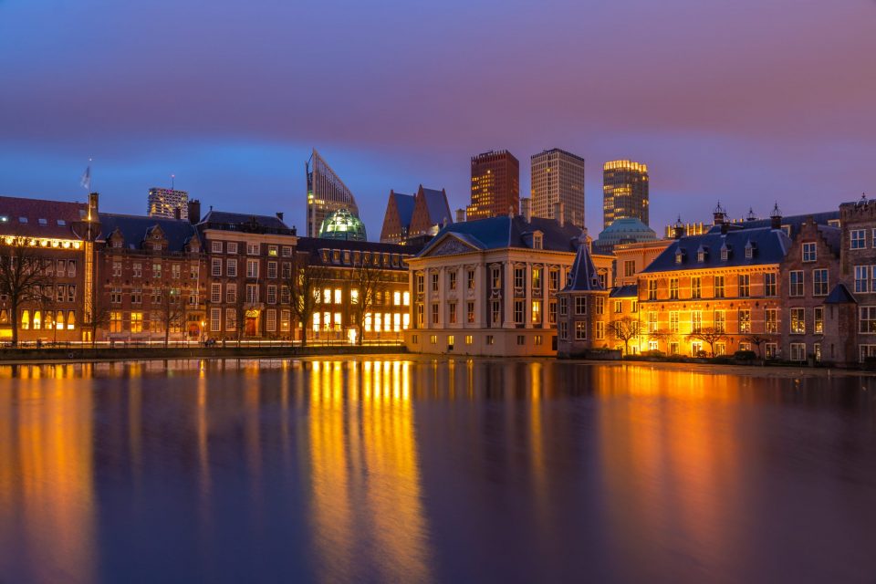 De Hofvijver (Den Haag) na zonsondergang