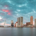 Zonsondergang in Rotterdam met uitzicht op de Kop van Zuid