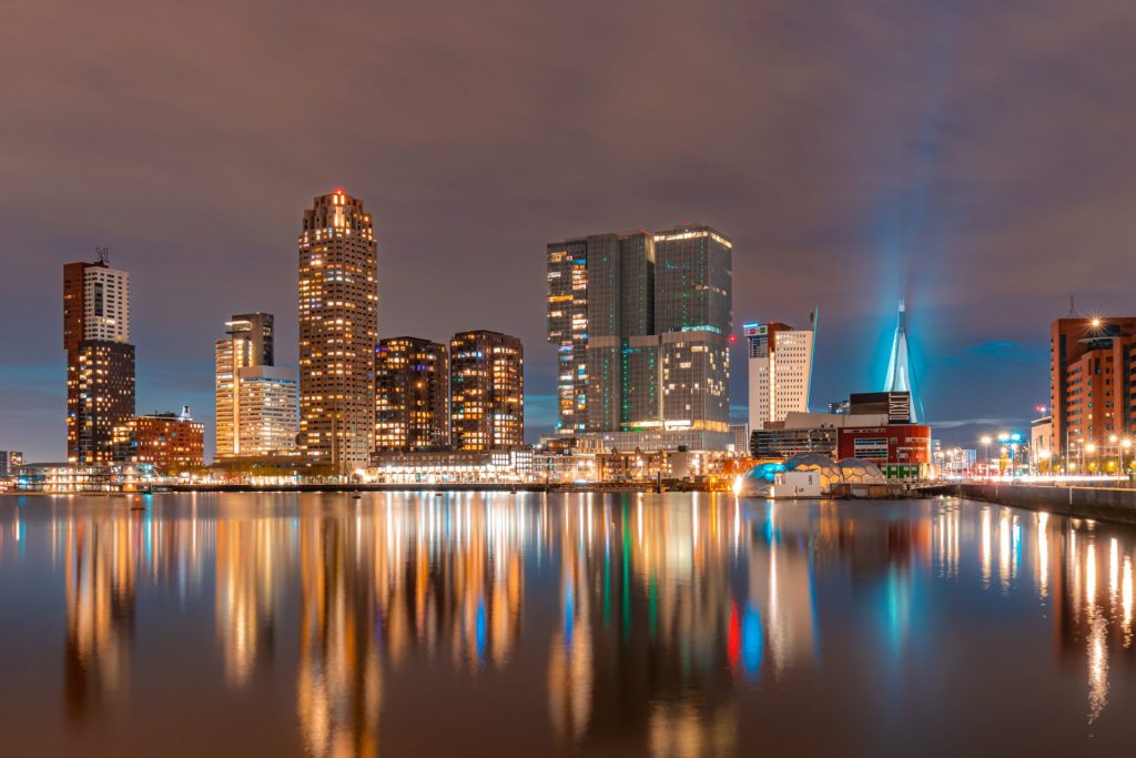 Skyline Rotterdam vanaf Rijnhaven