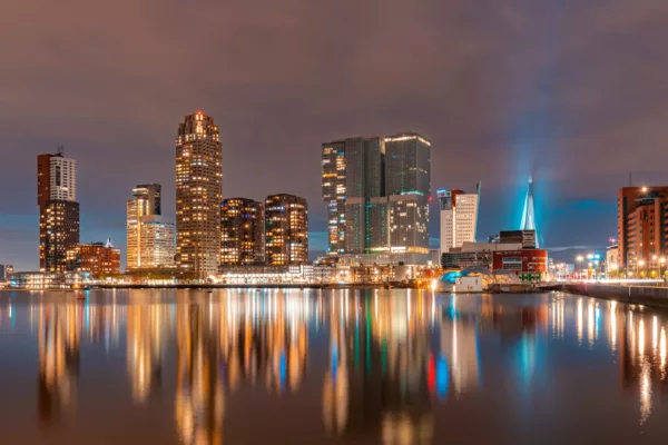 Skyline Rotterdam vanaf Rijnhaven