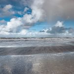 Nederlands weer op het strand van Hoek van Holland