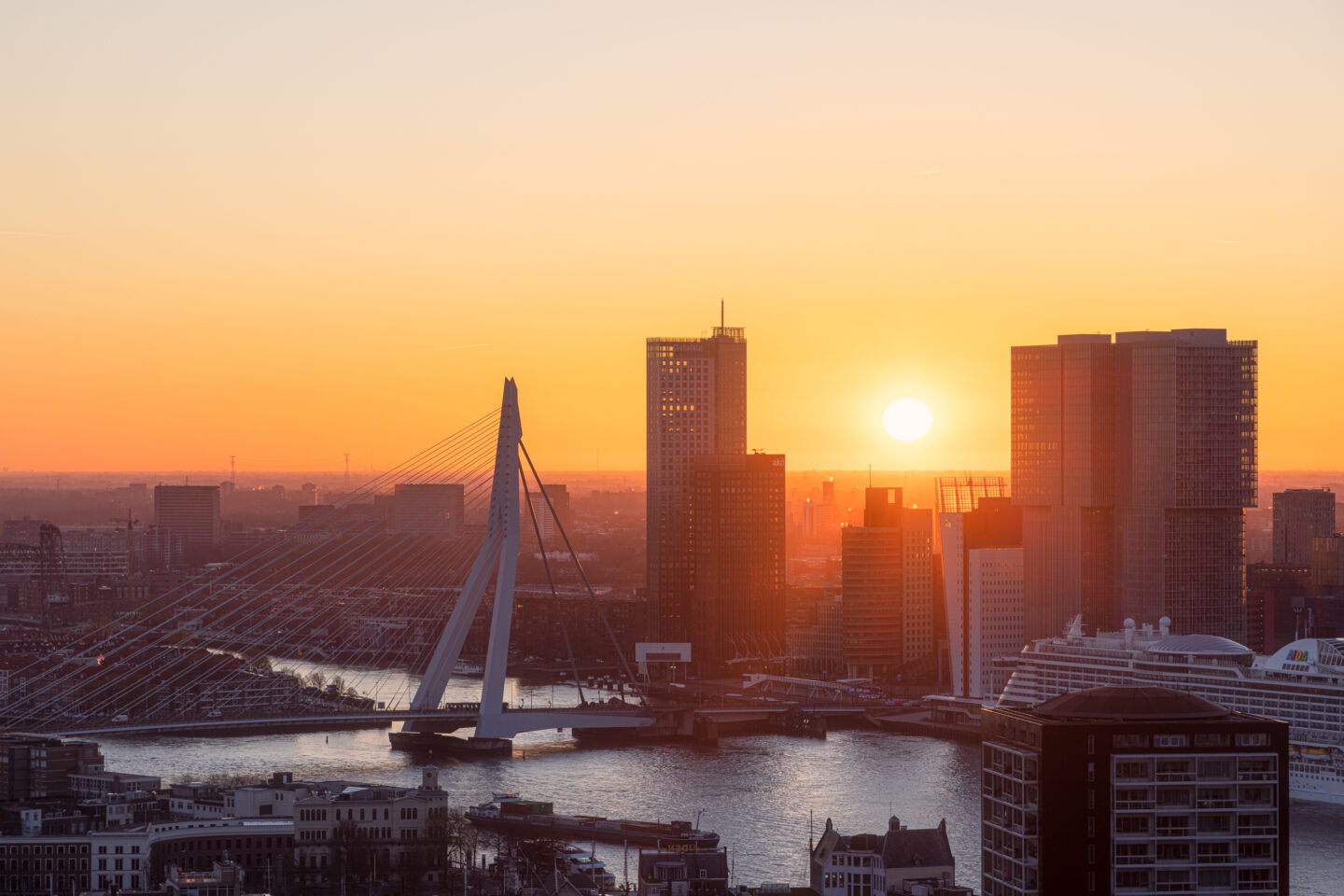De zon komt op in Rotterdam
